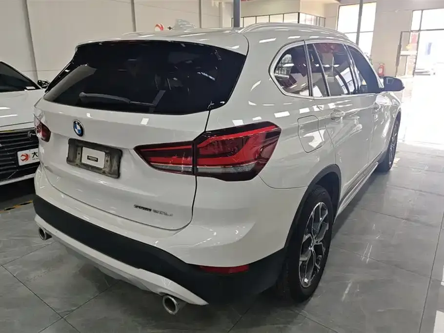 BMW X1 — фото 8