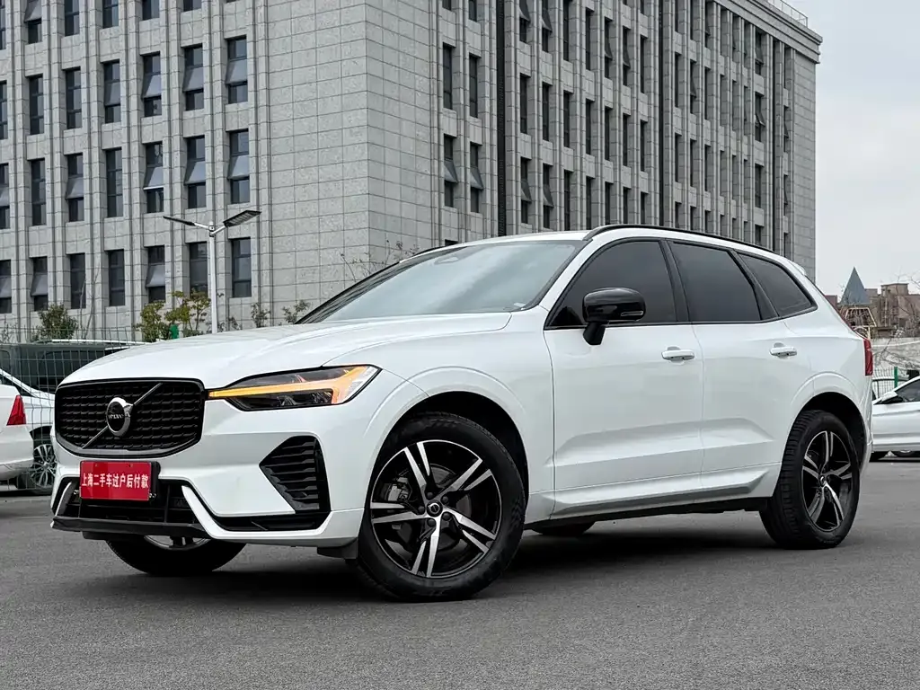 Volvo XC60 — фото 1