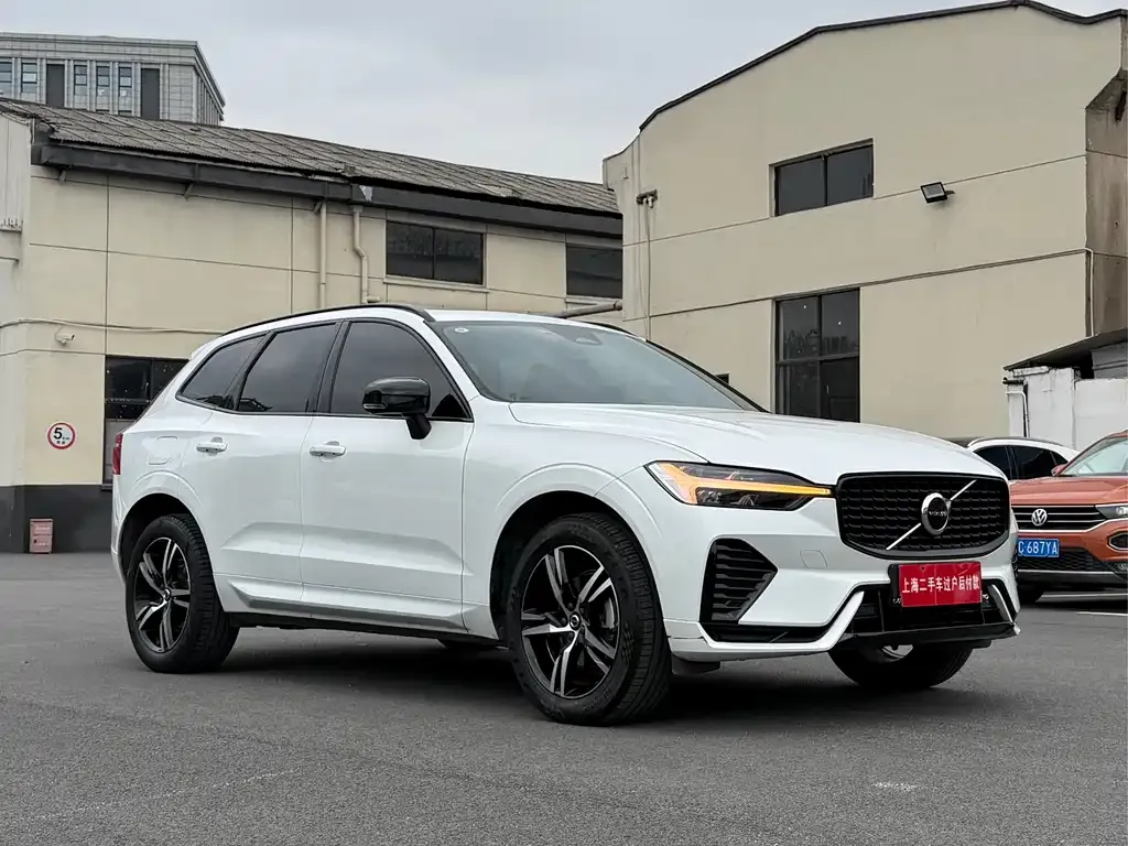 Volvo XC60 — фото 10