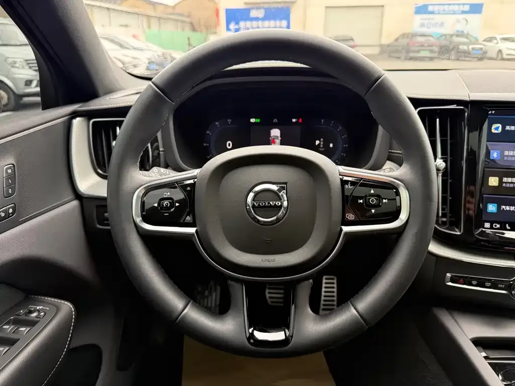 Volvo XC60 — фото 2