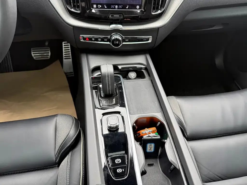 Volvo XC60 — фото 7