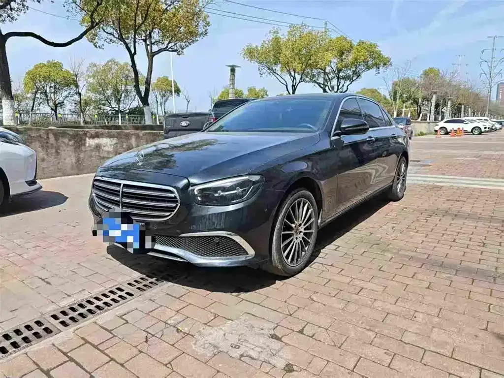 Mercedes-Benz E-Class — фото 1
