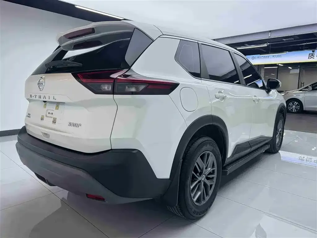 Nissan X-Trail — фото 10