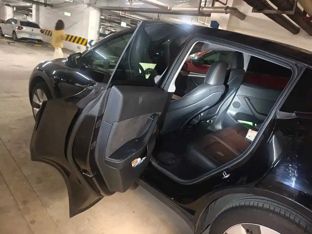 Tesla Model Y — фото 4