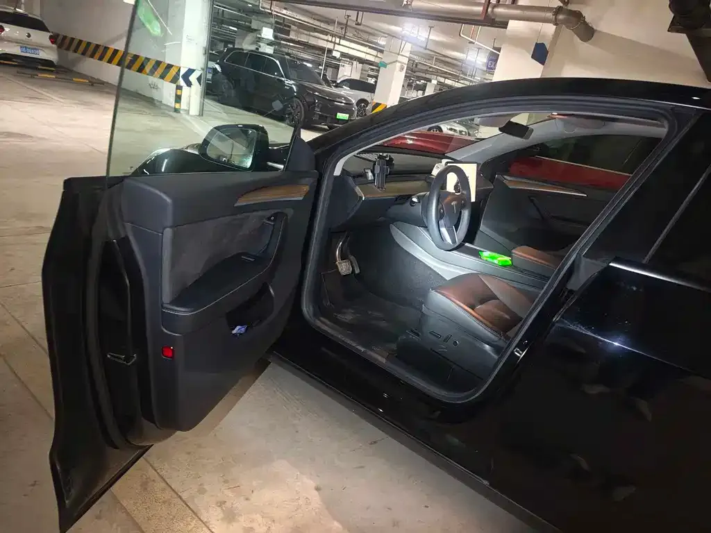Tesla Model Y — фото 3