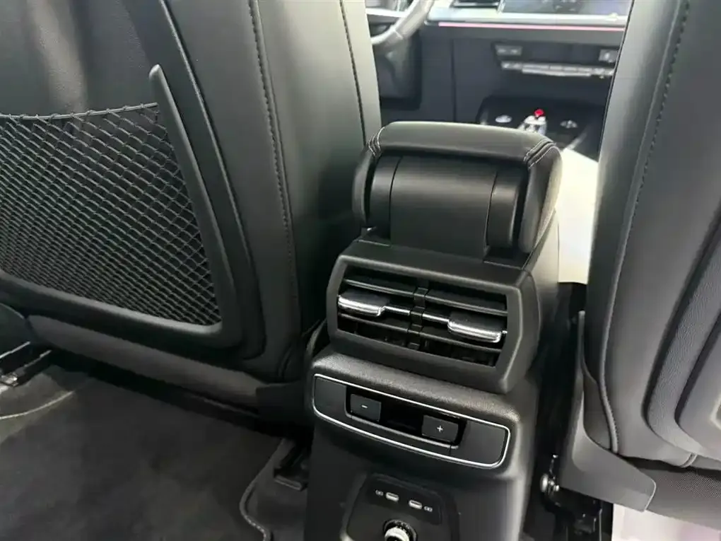 Audi Q4 e-tron — фото 10