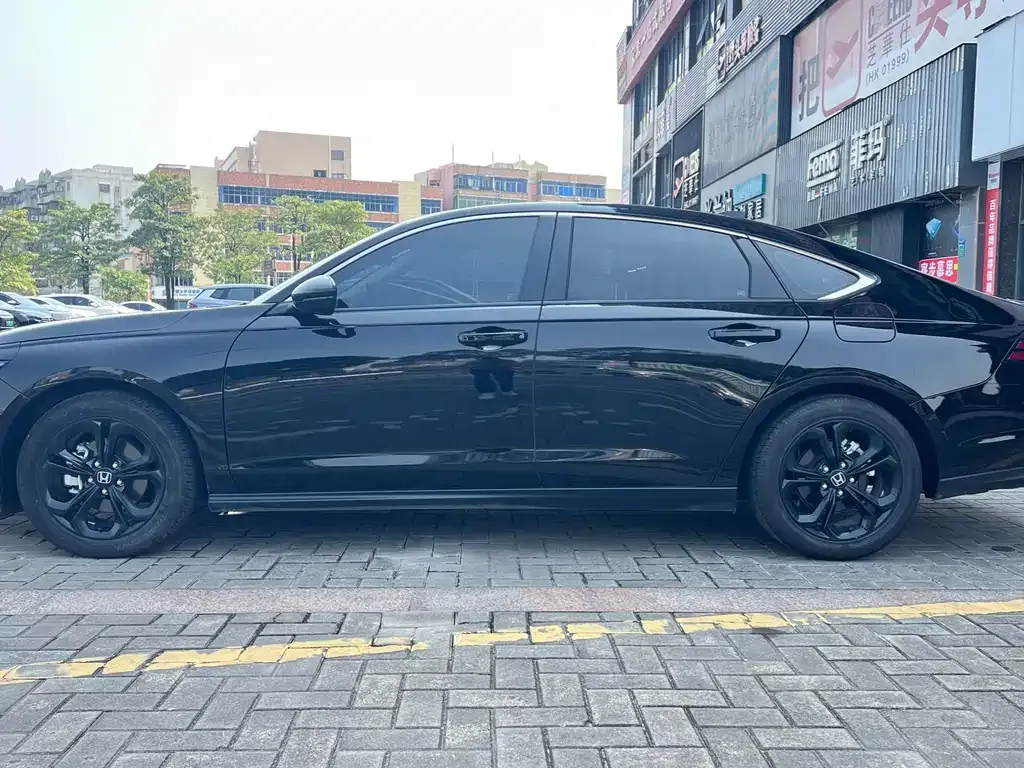 Honda Accord — фото 10