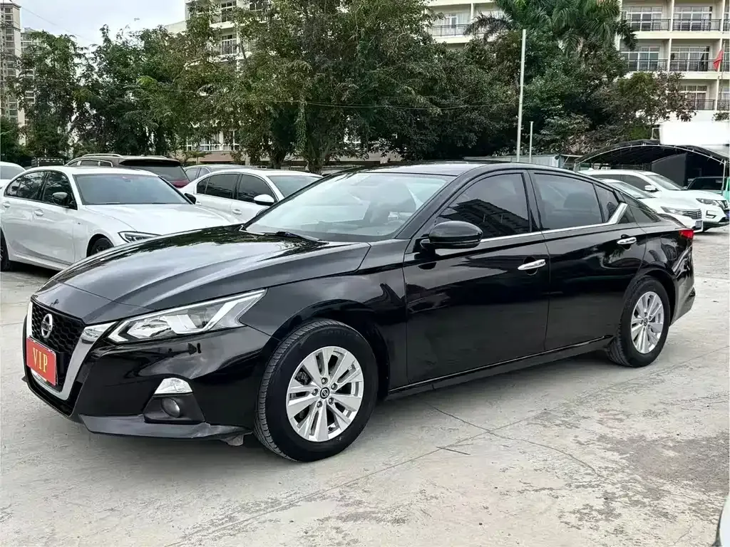 Nissan Teana — фото 1