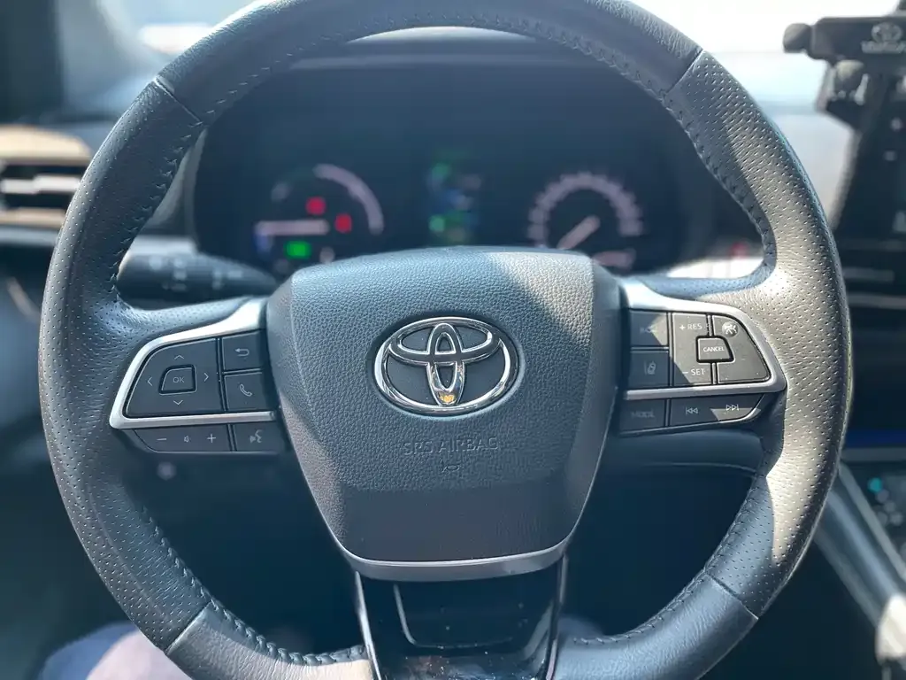 Toyota Sienna — фото 9