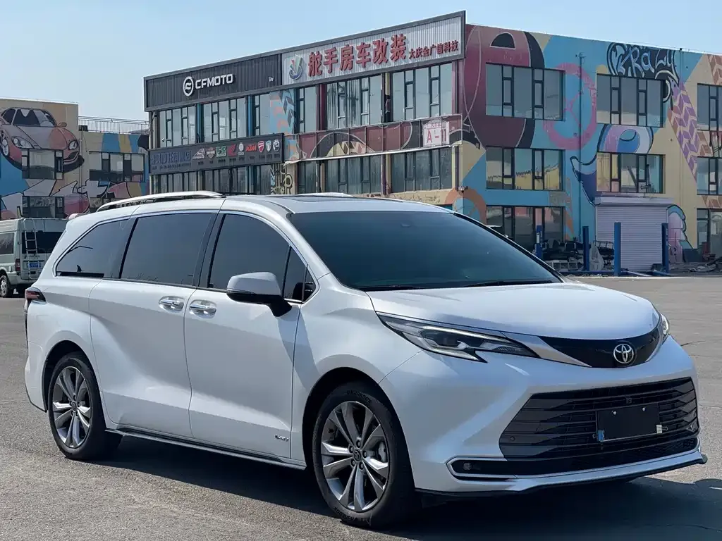 Toyota Sienna — фото 10