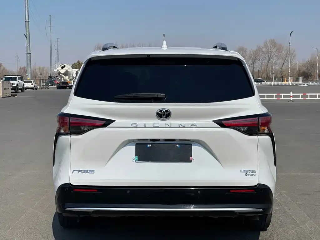 Toyota Sienna — фото 5
