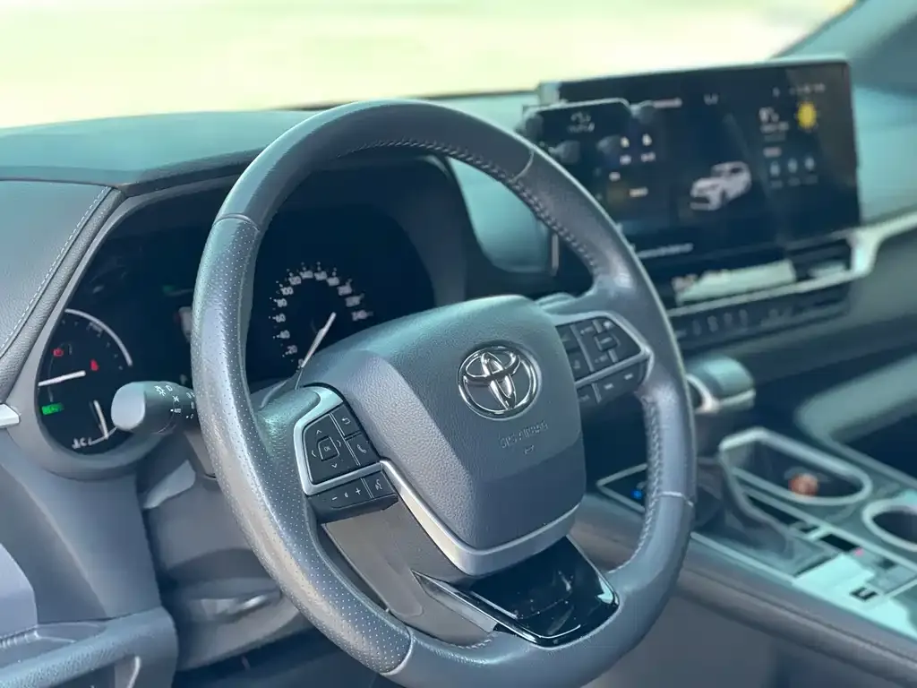 Toyota Sienna — фото 3