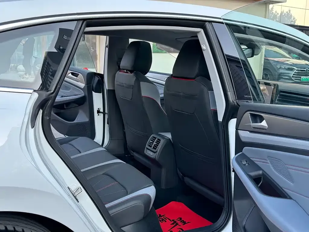 Volkswagen Lamando 2024 из CN, фото 6