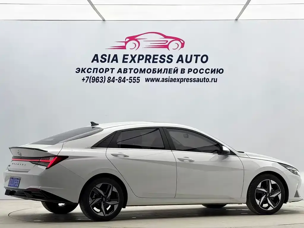Hyundai Elantra — фото 10