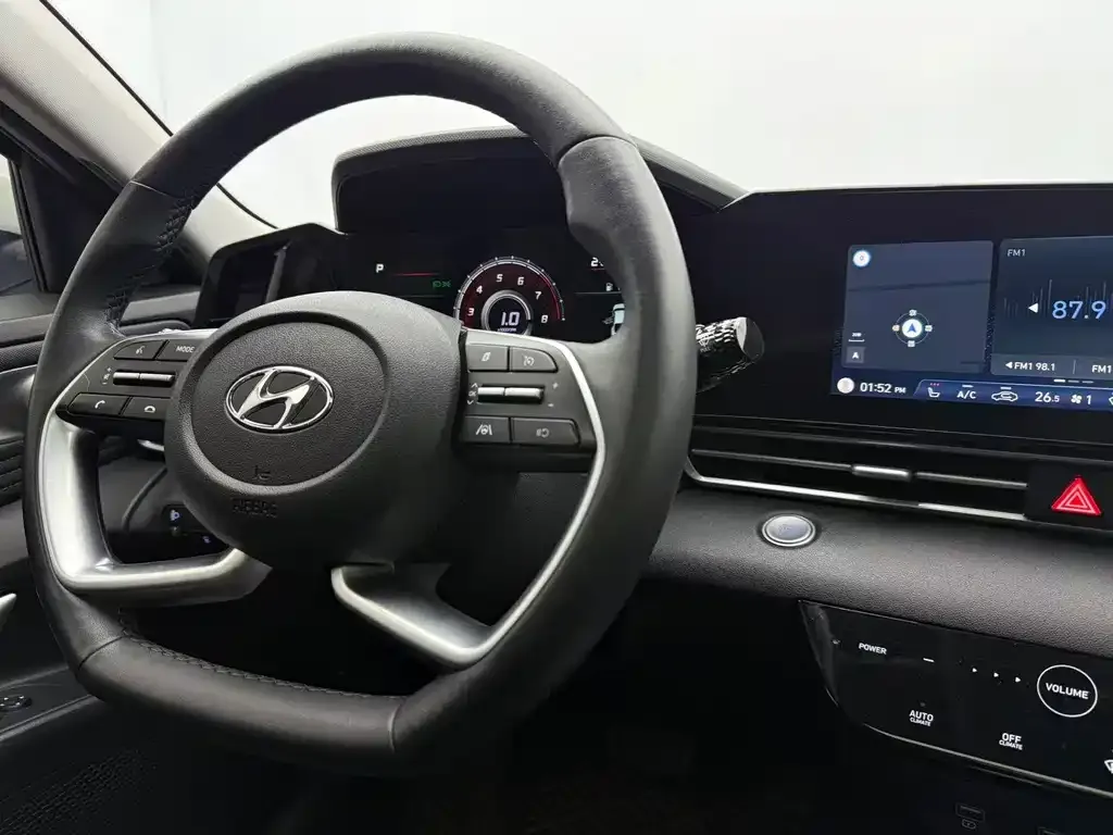 Hyundai Elantra — фото 2