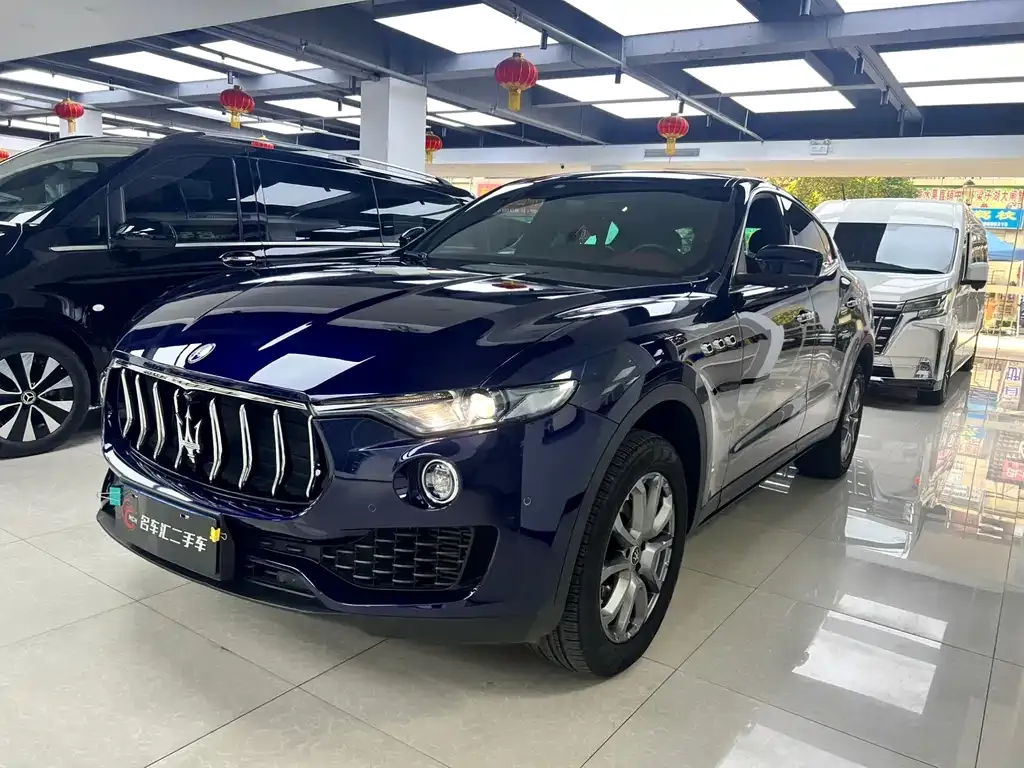 Maserati Levante — фото 1