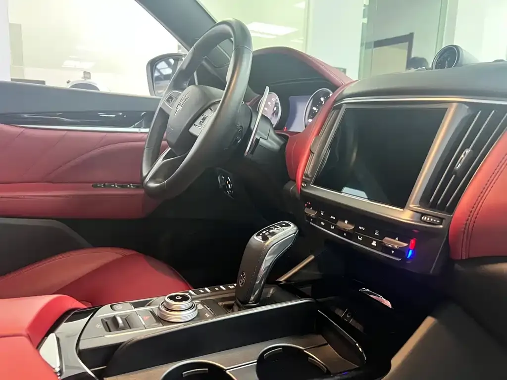 Maserati Levante — фото 10