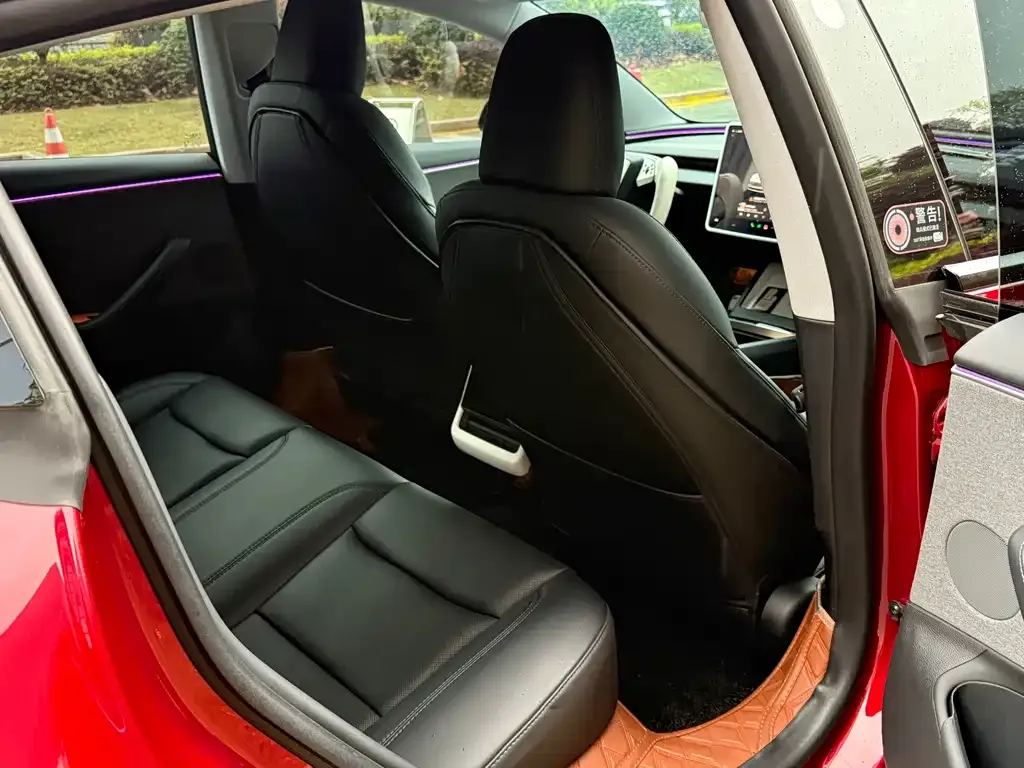 Tesla Model 3 — фото 10