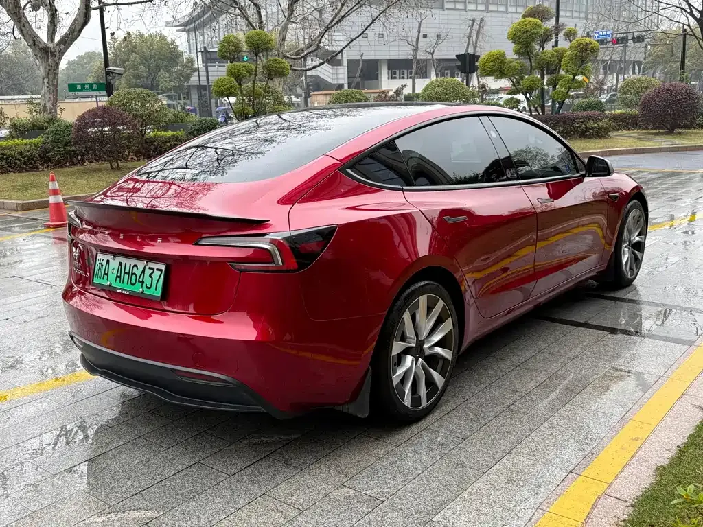 Tesla Model 3 — фото 4