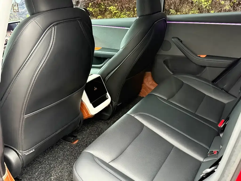 Tesla Model 3 — фото 3