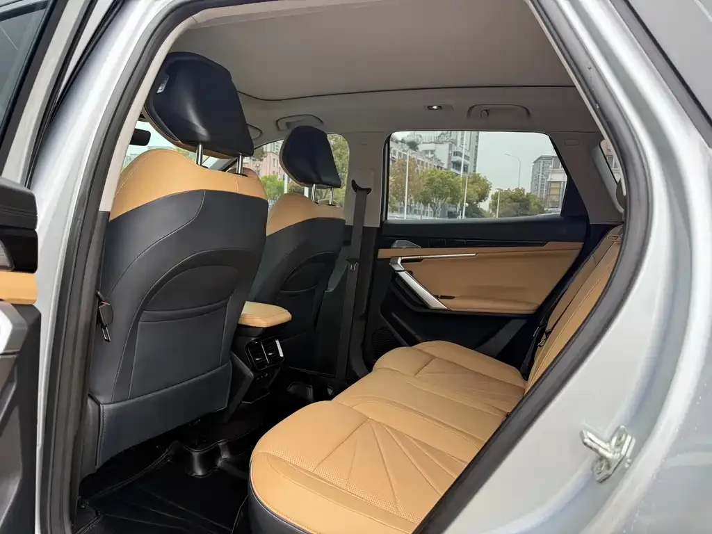 Geely Boyue L 2023 из CN, фото 2
