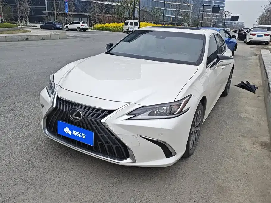 Lexus ES — фото 1