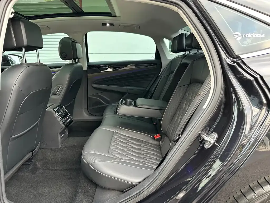 Volkswagen Passat 2021 из CN, фото 2
