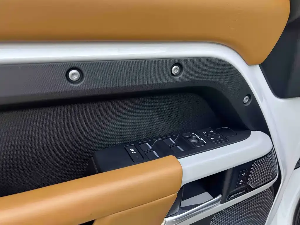Land Rover Defender — фото 10