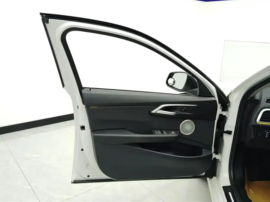 BMW 1 Series 2021 из CN, фото 5