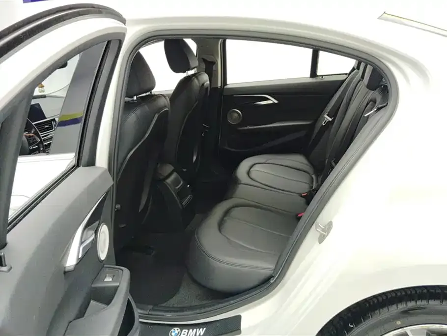 BMW 1 Series 2021 из CN, фото 9