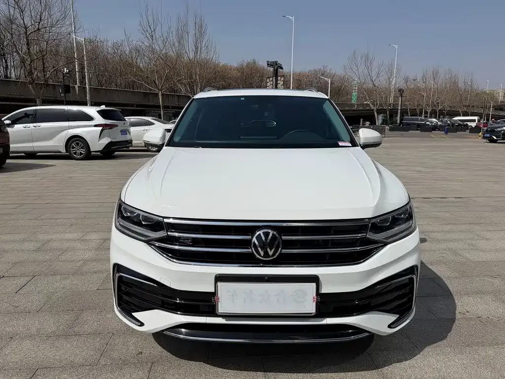 Volkswagen Tiguan L — фото 3