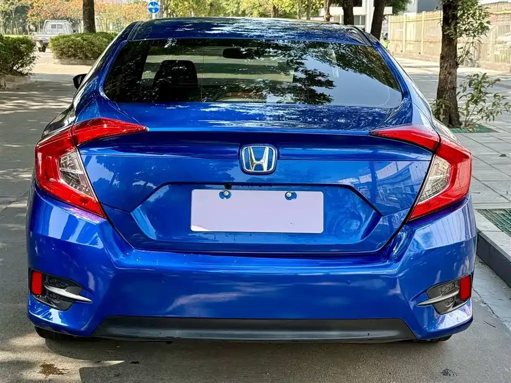 Honda Civic — фото 10