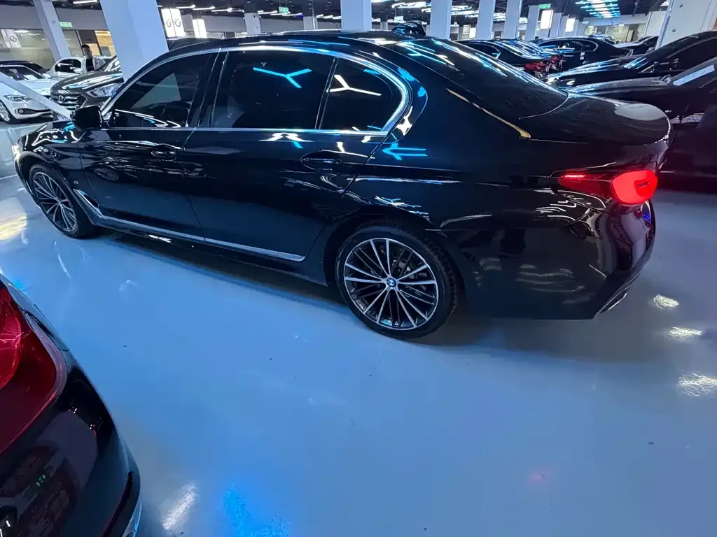 BMW 5 Series — фото 10
