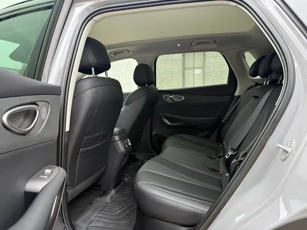 BYD Hiace 05 EV — фото 3