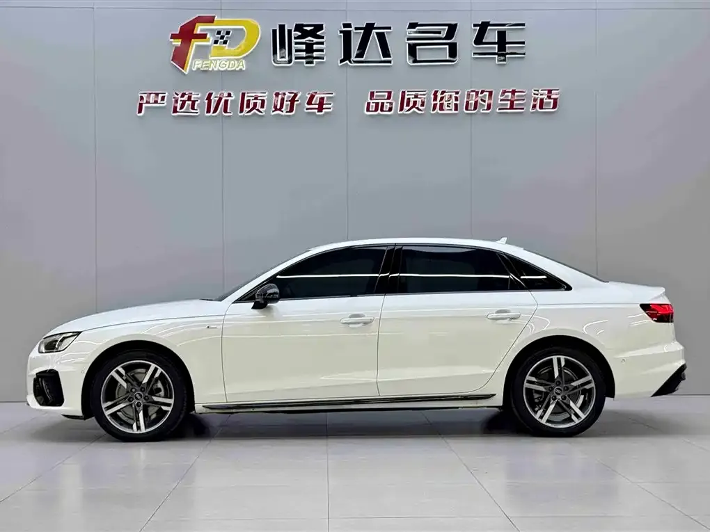 Audi A4L 2023 из CN, фото 3