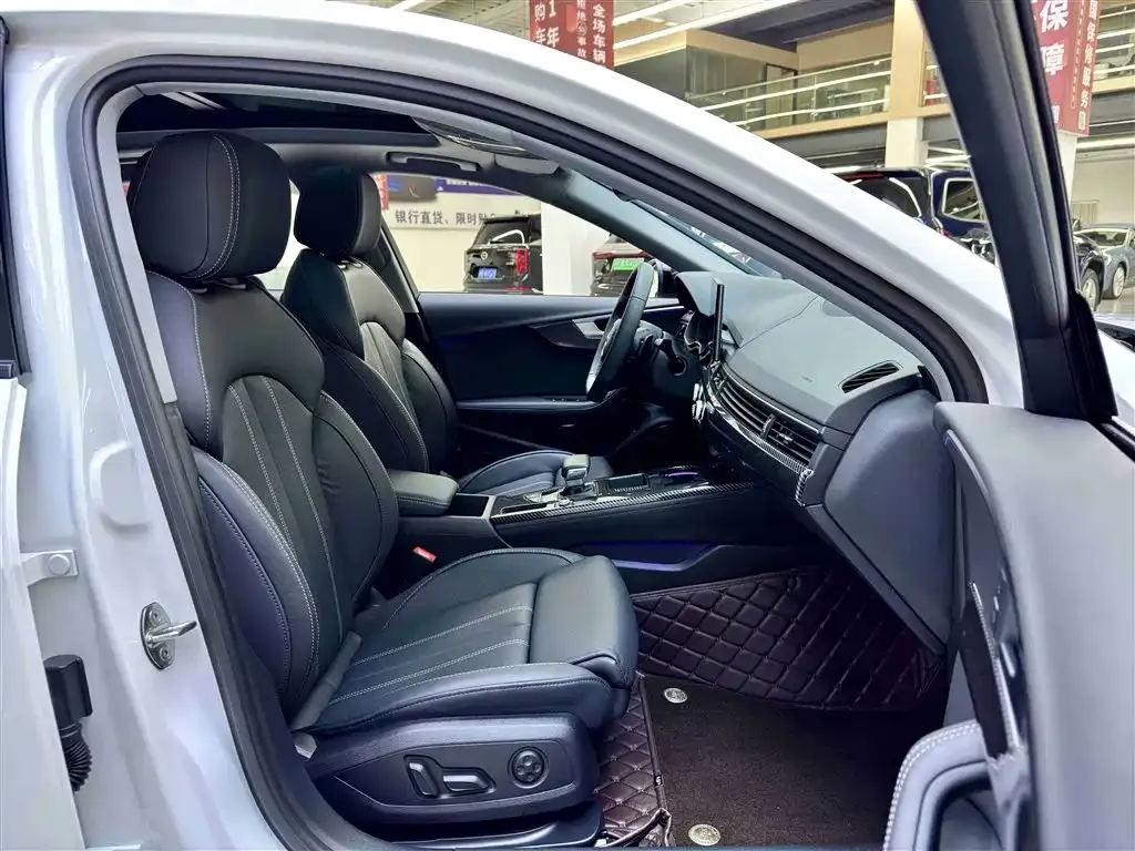 Audi A4L 2023 из CN, фото 9