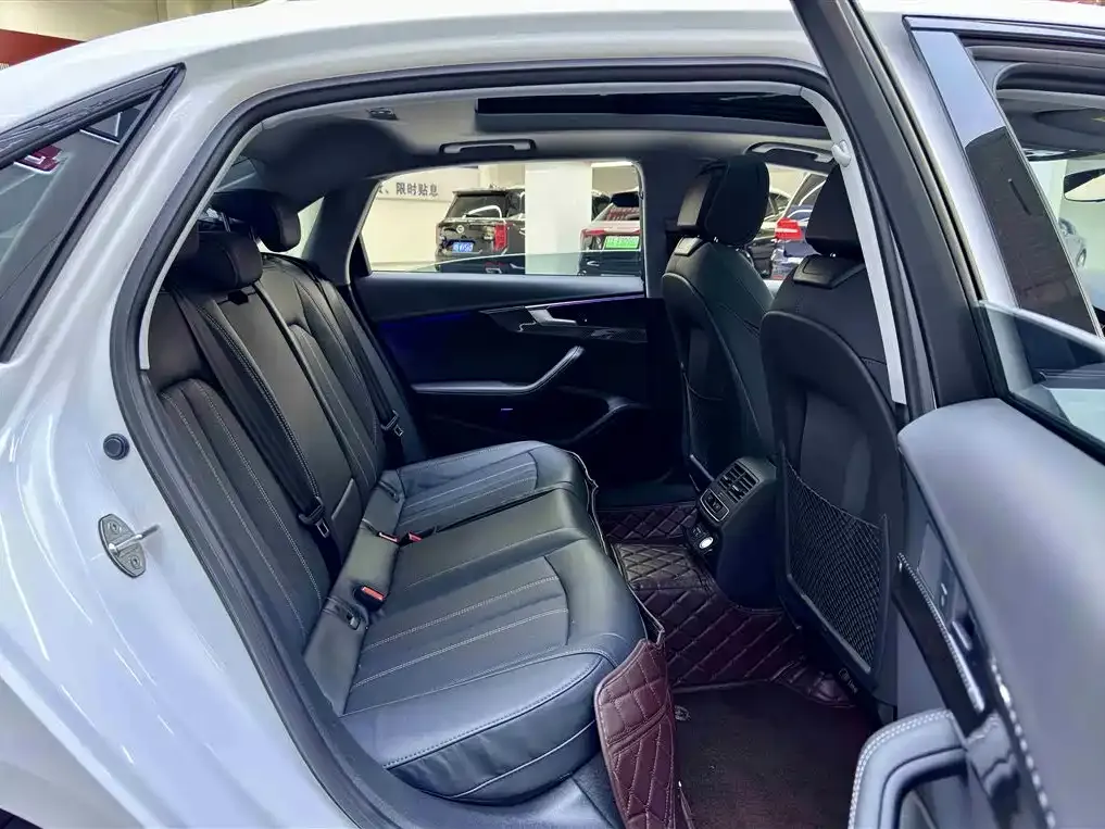 Audi A4L 2023 из CN, фото 5