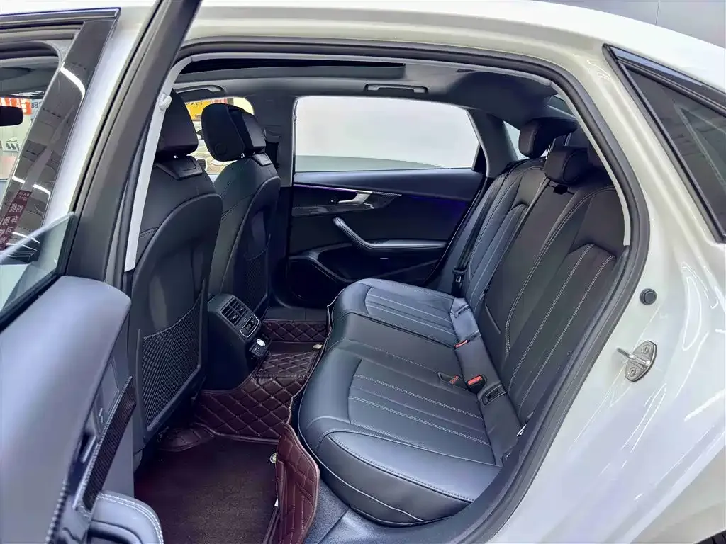 Audi A4L 2023 из CN, фото 10