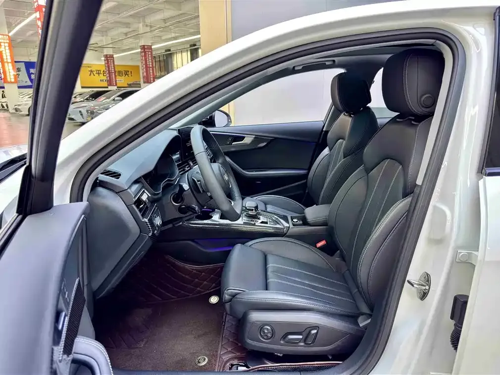 Audi A4L 2023 из CN, фото 7