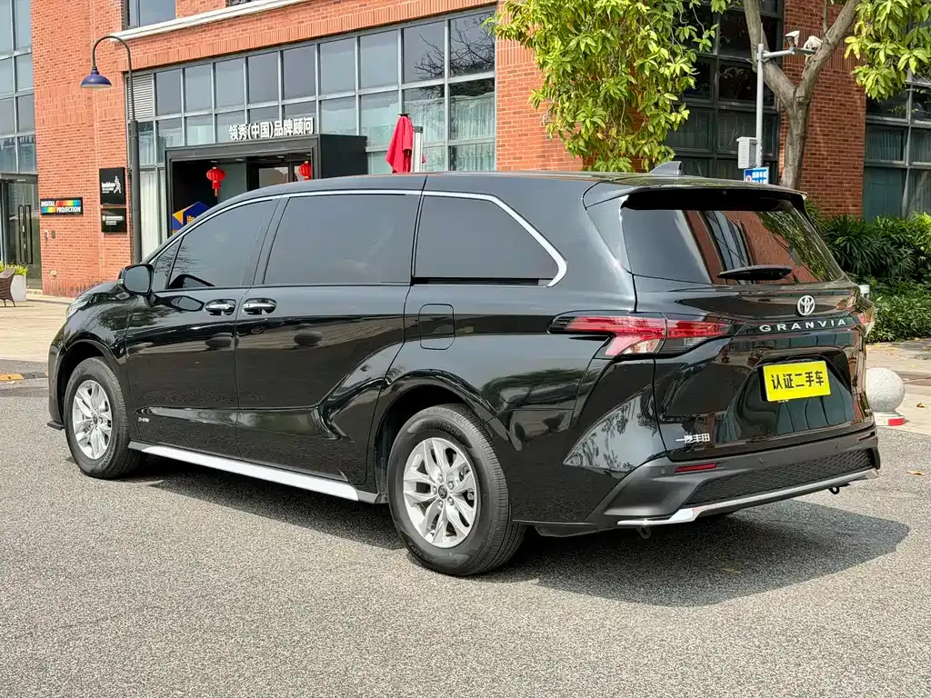 Toyota Granvia 2025 из CN, фото 2