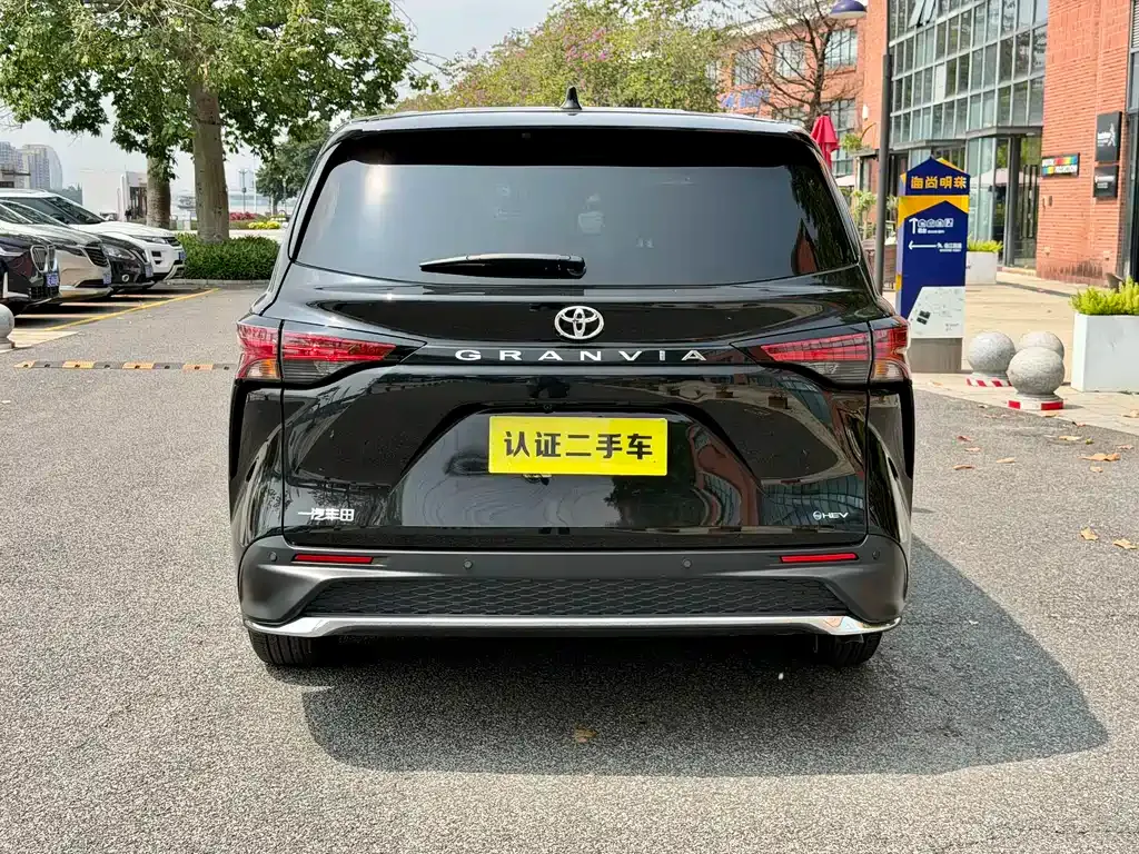 Toyota Granvia 2025 из CN, фото 4