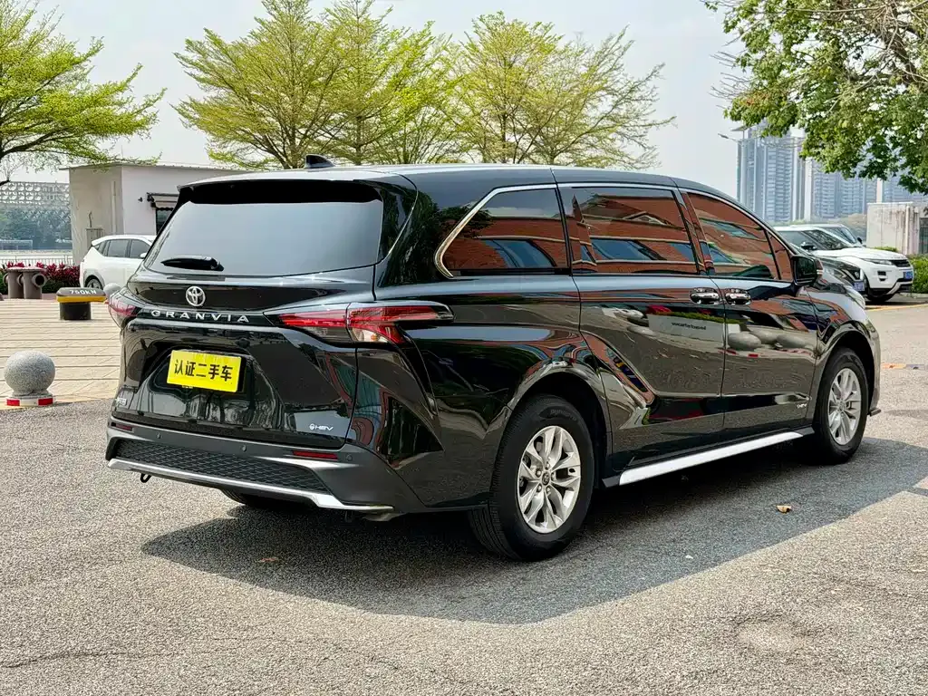 Toyota Granvia 2025 из CN, фото 5