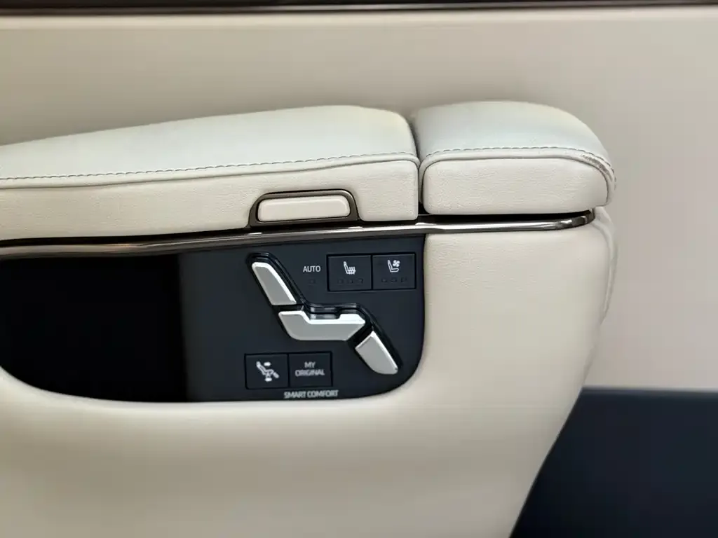 Toyota Vellfire 2023 из CN, фото 2
