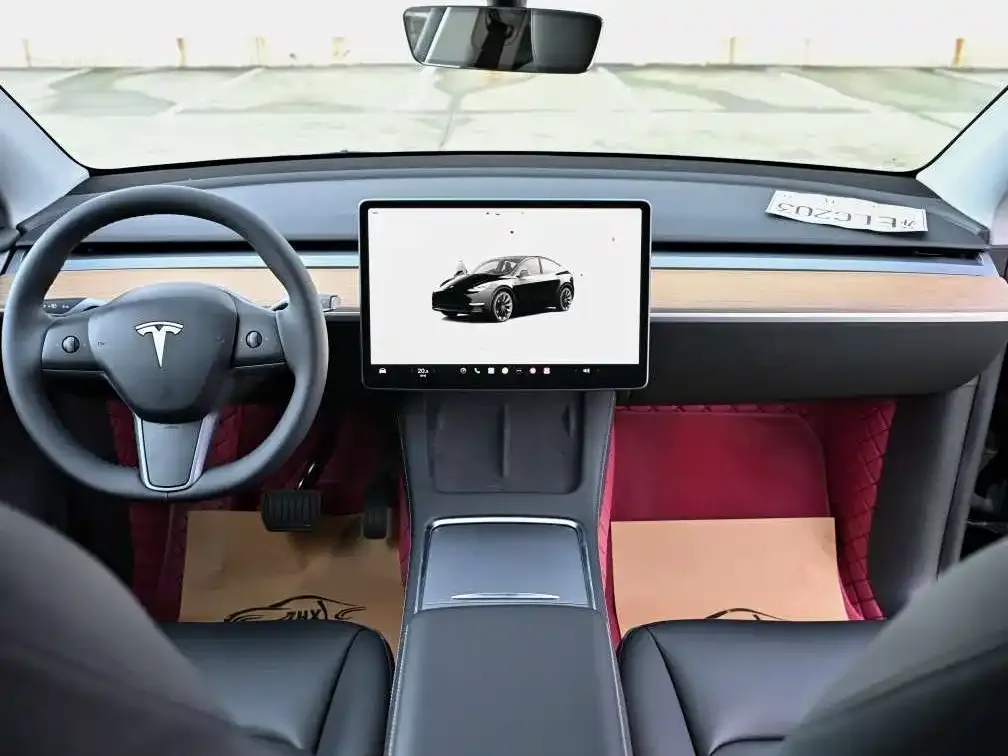 Tesla Model Y — фото 8