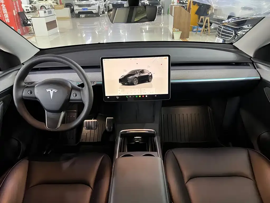 Tesla Model Y — фото 4