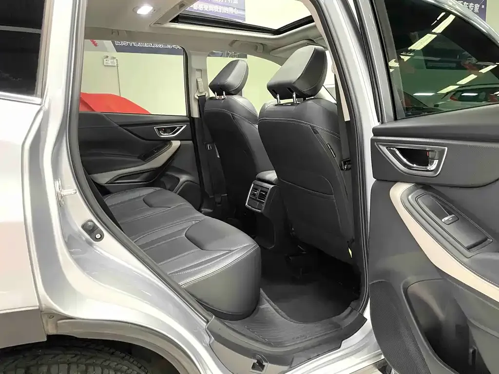 Subaru Forester — фото 7