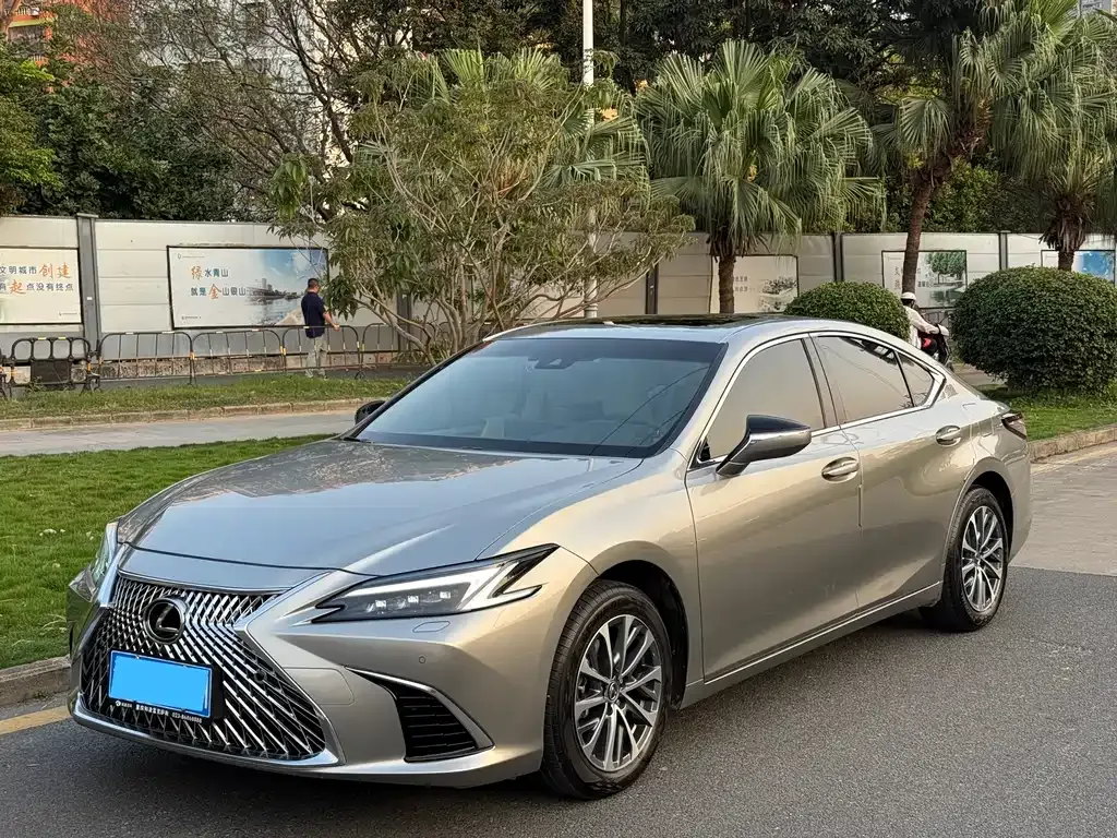 Lexus ES — фото 1