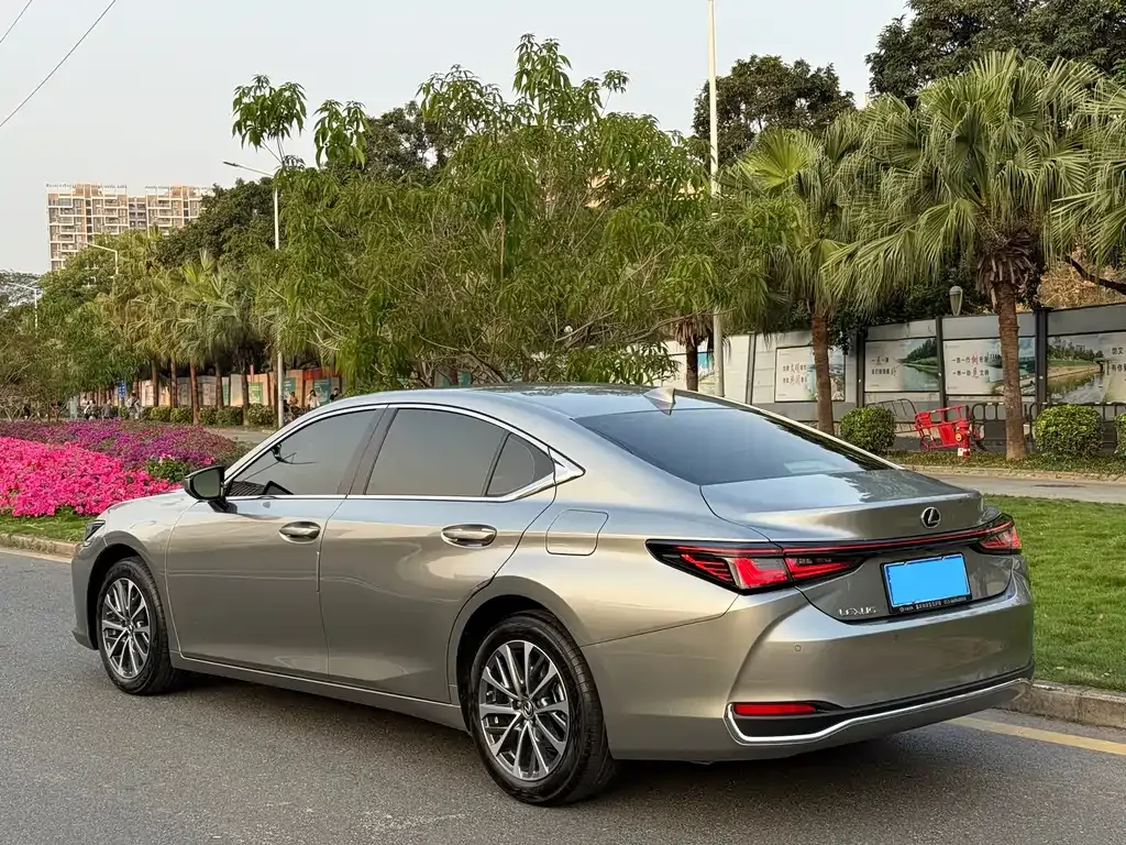 Lexus ES — фото 4