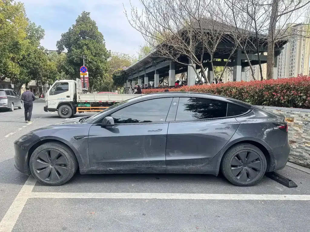 Tesla Model 3 — фото 4