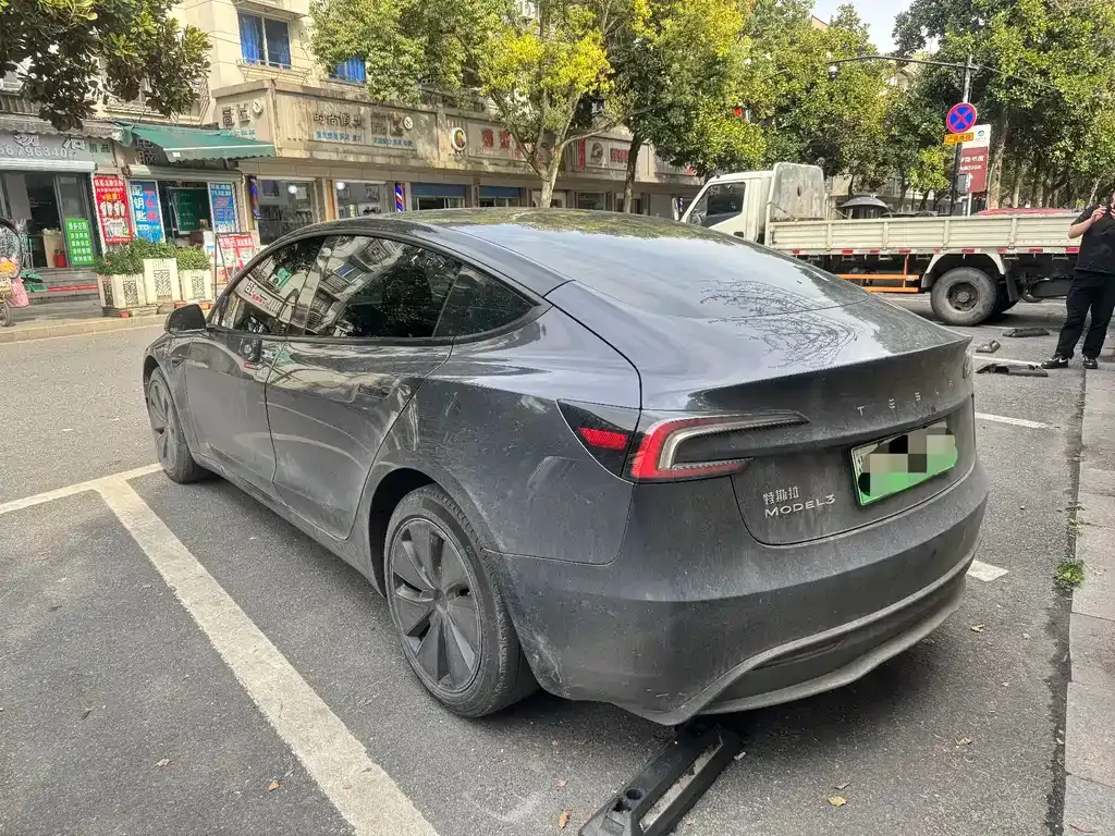Tesla Model 3 — фото 10